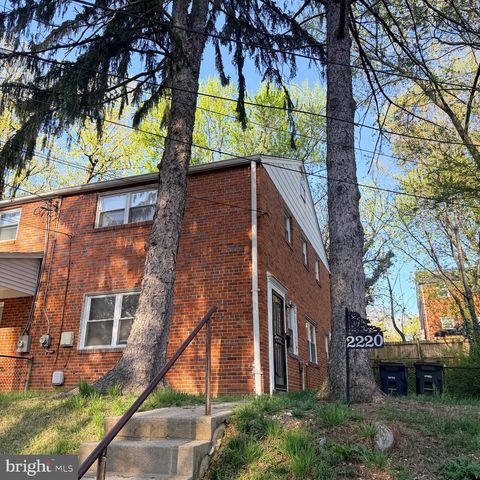 Townhouse For Sale - 2220 Gaylord Drive<br/> SUITLAND, MD 20746