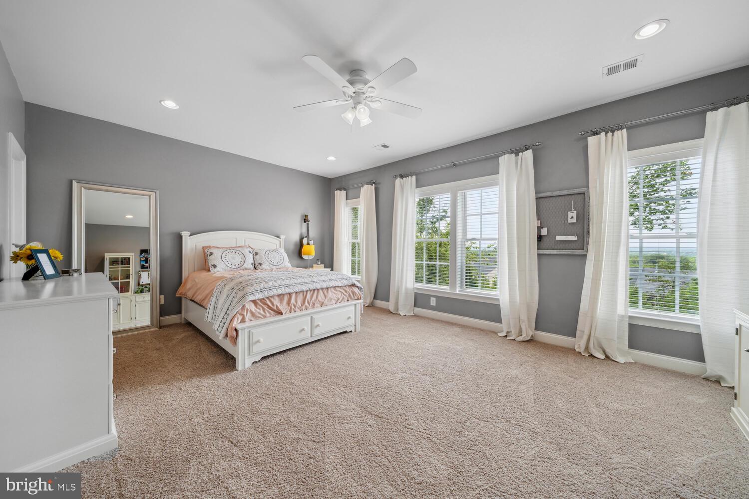 BROADLANDS SOUTH - Residential