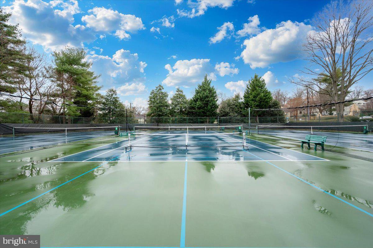 PROMENADE TOWERS - Residential