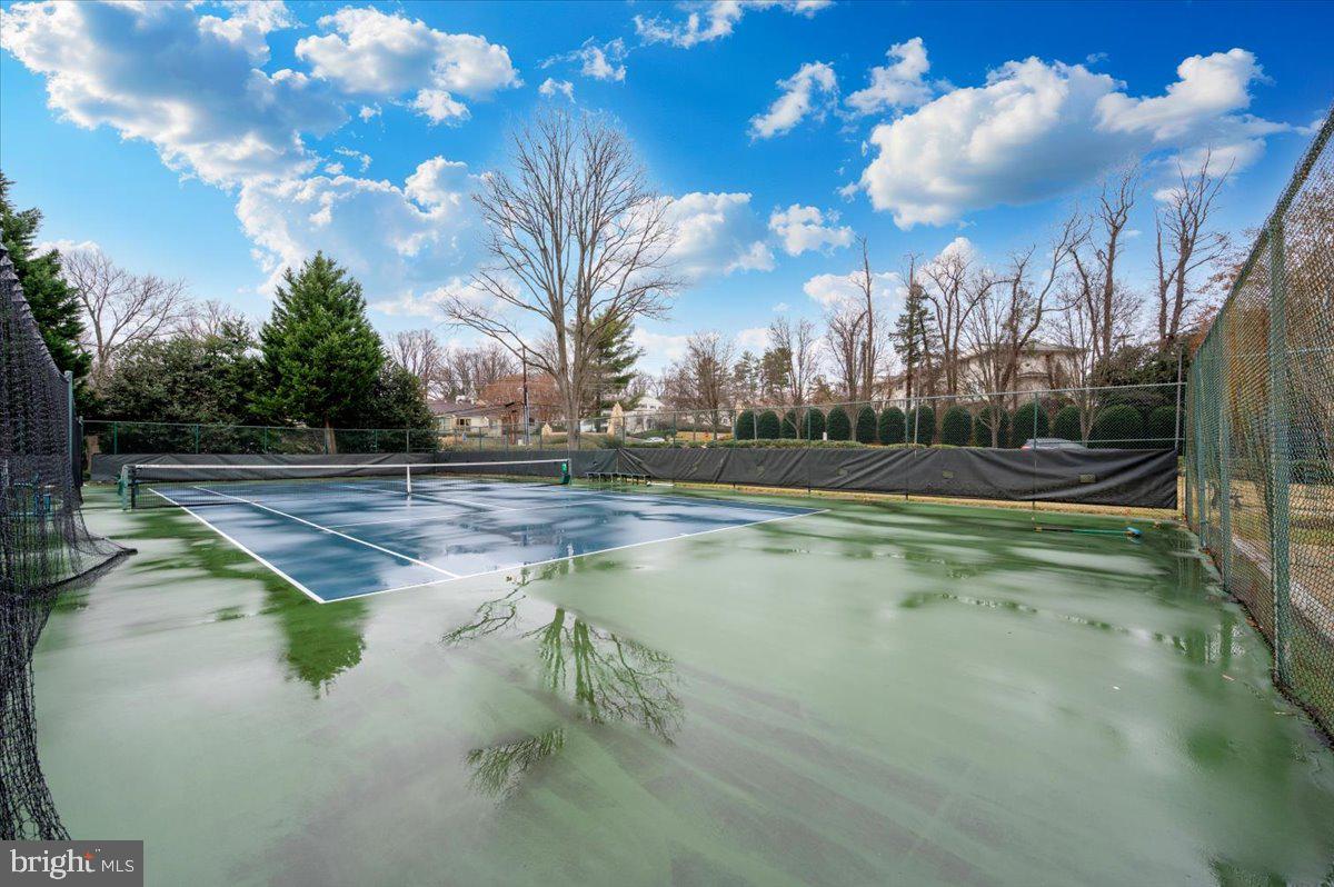 PROMENADE TOWERS - Residential