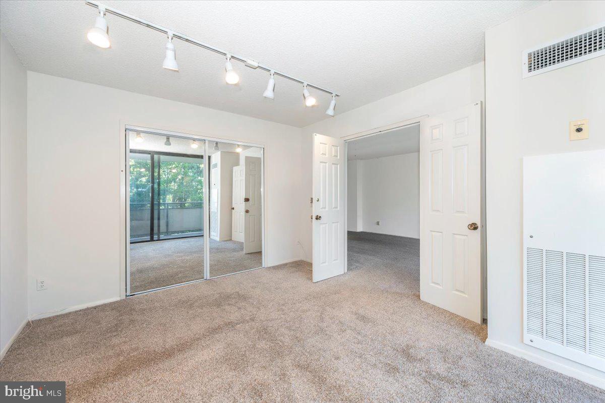 PROMENADE TOWERS - Residential