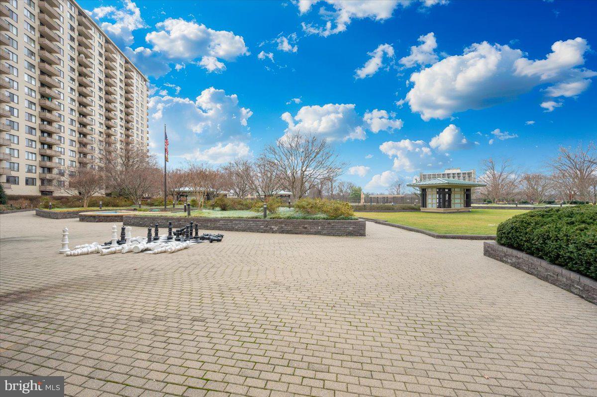 PROMENADE TOWERS - Residential