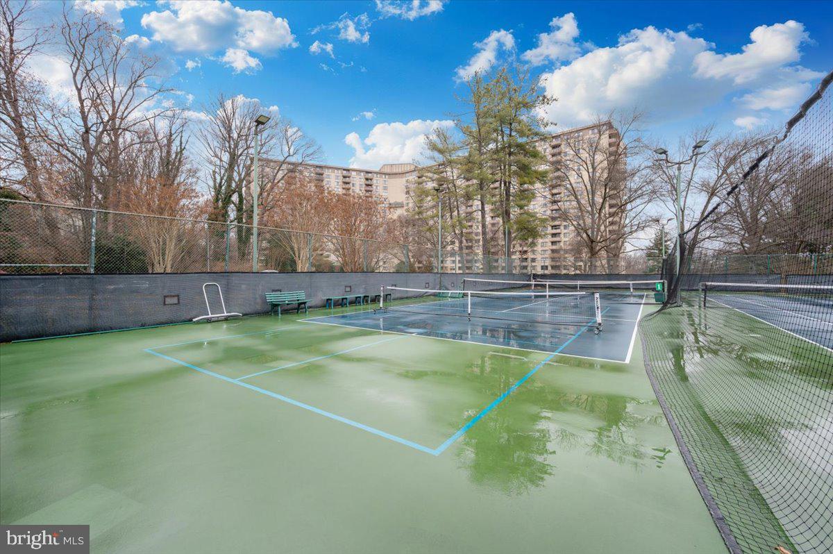 PROMENADE TOWERS - Residential