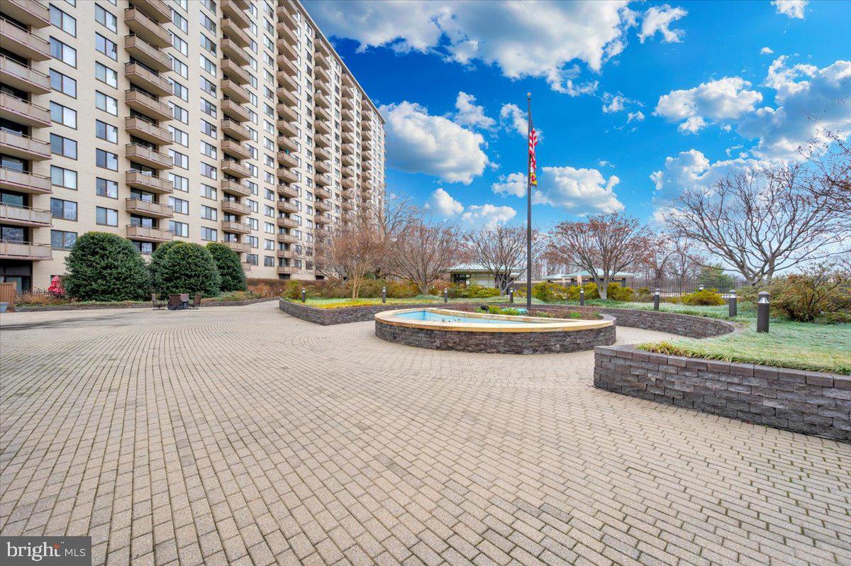 PROMENADE TOWERS - Residential