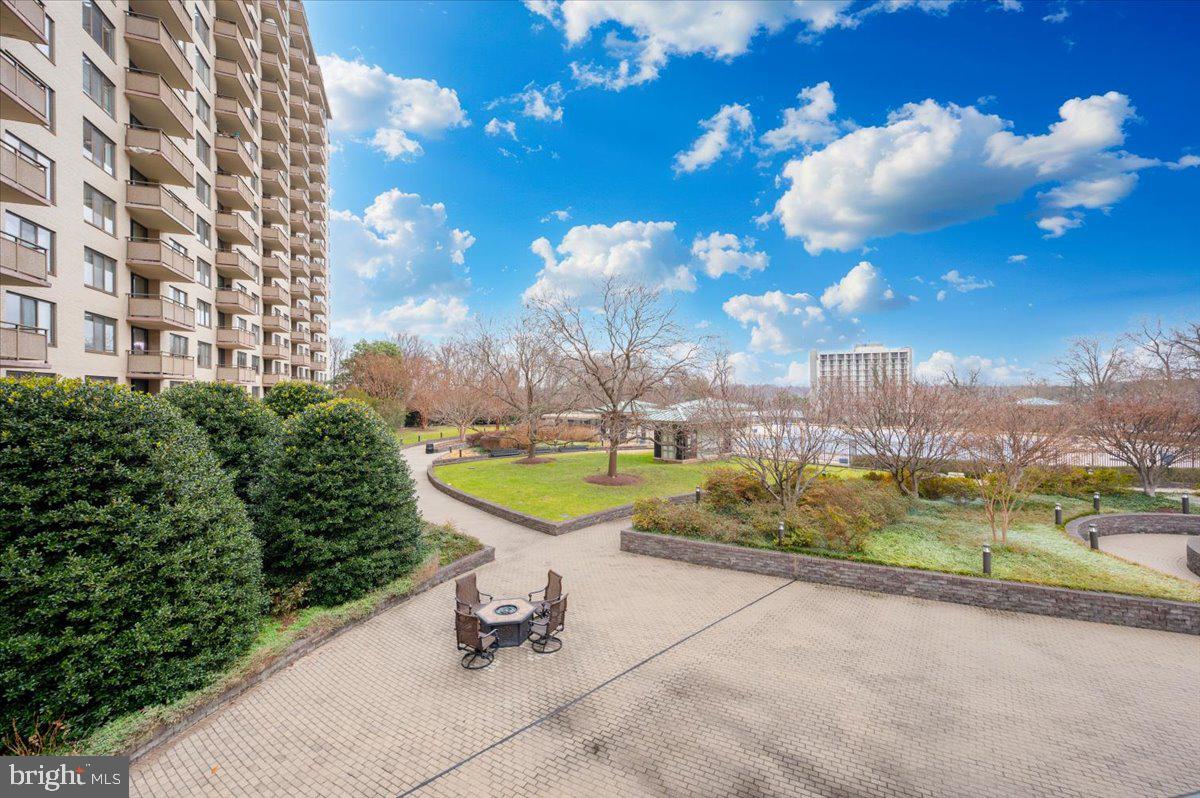 PROMENADE TOWERS - Residential