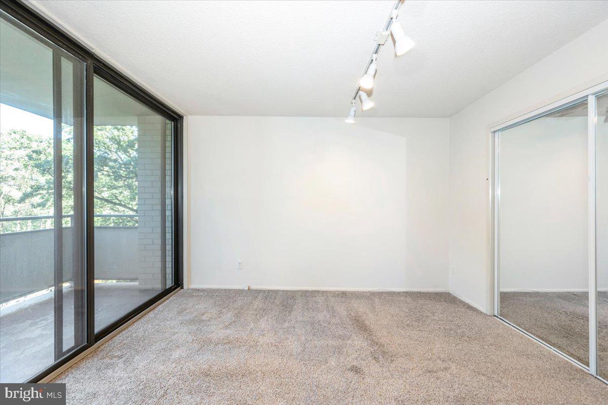 PROMENADE TOWERS - Residential