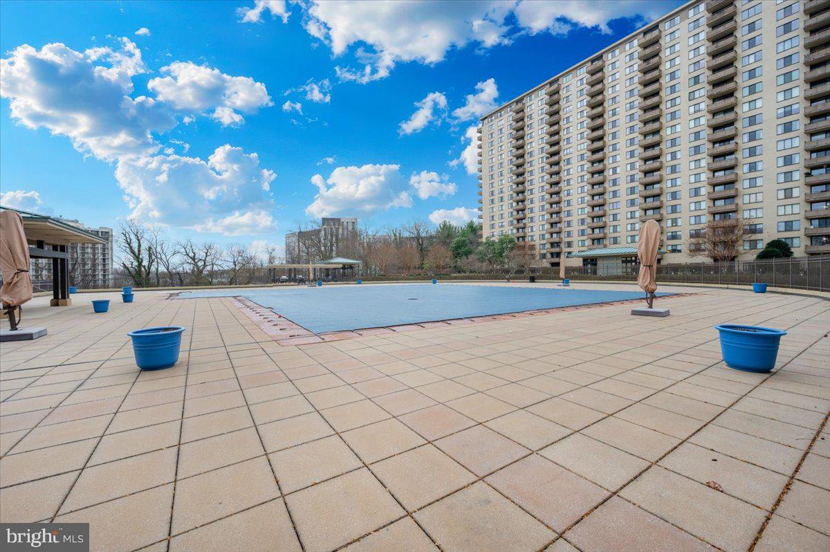 PROMENADE TOWERS - Residential