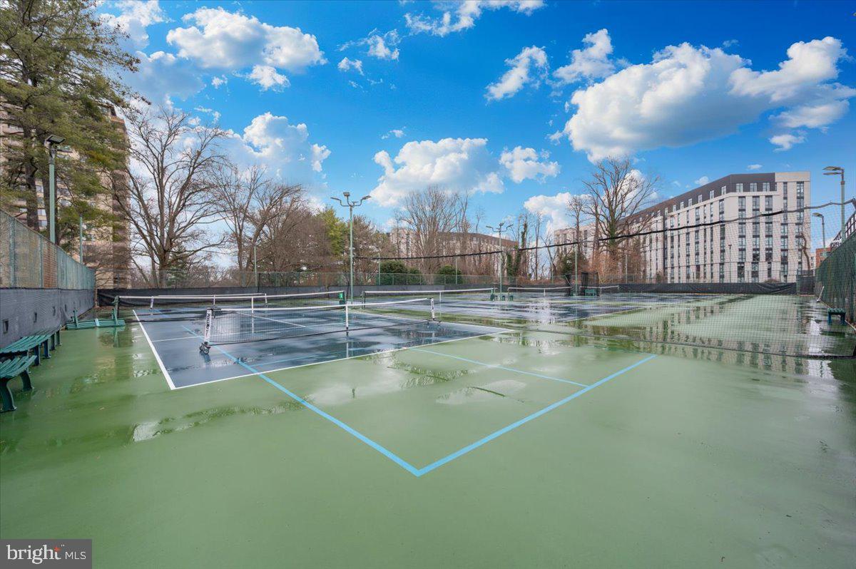 PROMENADE TOWERS - Residential