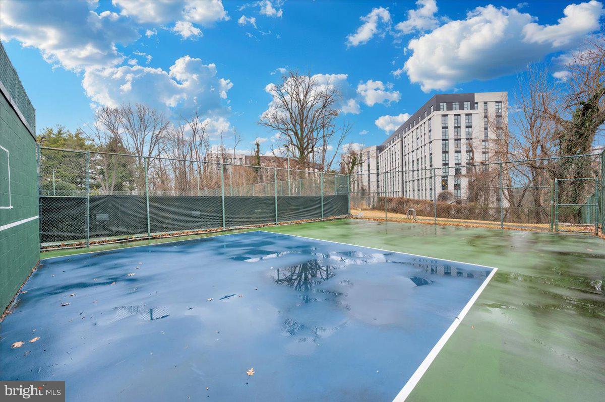 PROMENADE TOWERS - Residential