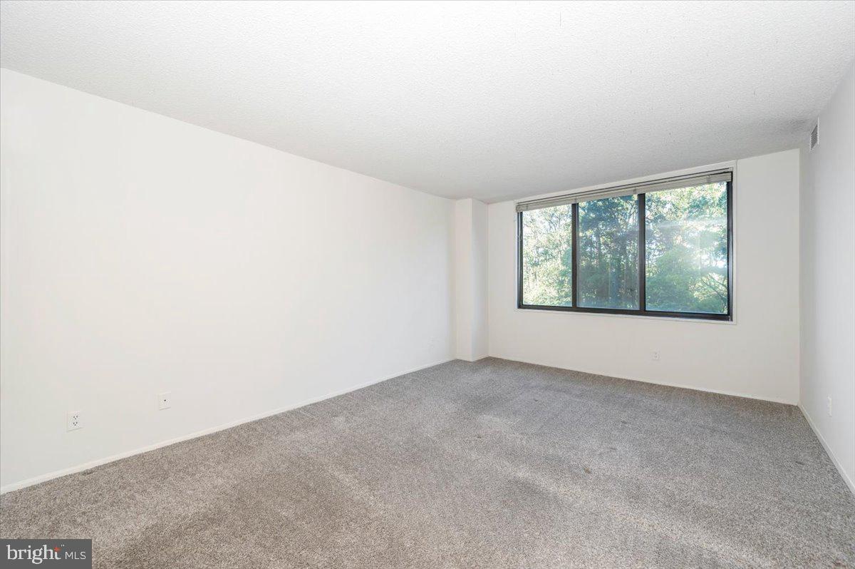 PROMENADE TOWERS - Residential