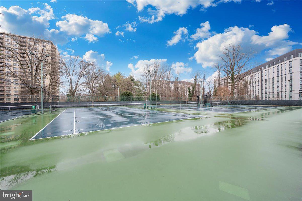 PROMENADE TOWERS - Residential