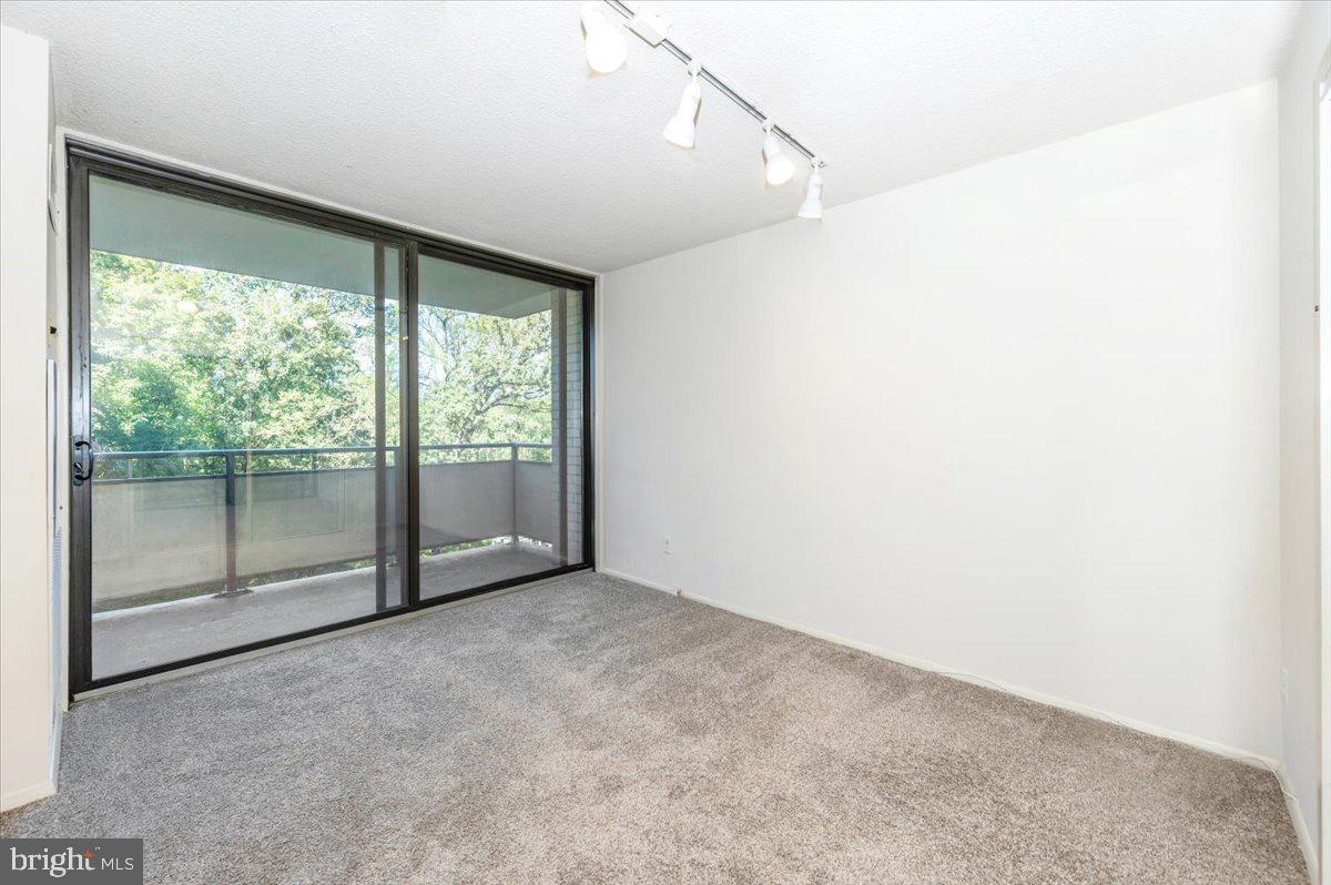 PROMENADE TOWERS - Residential