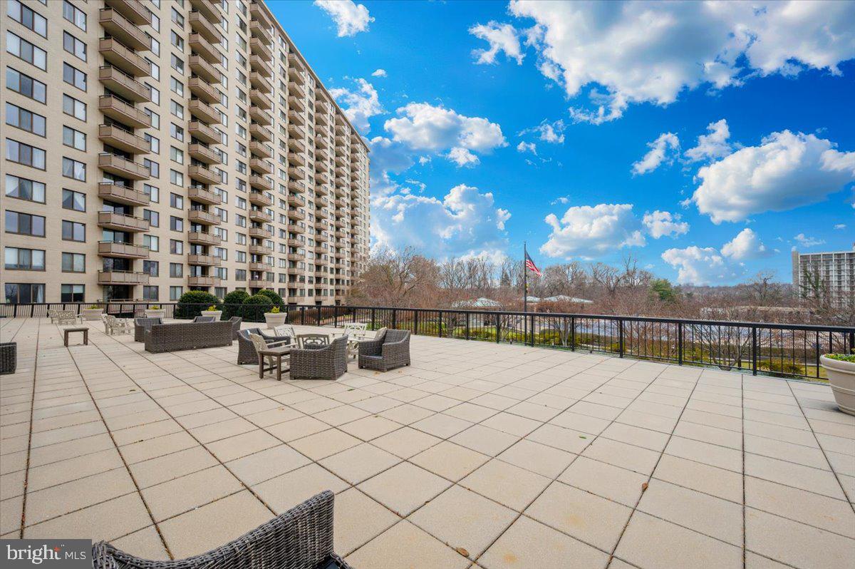 PROMENADE TOWERS - Residential