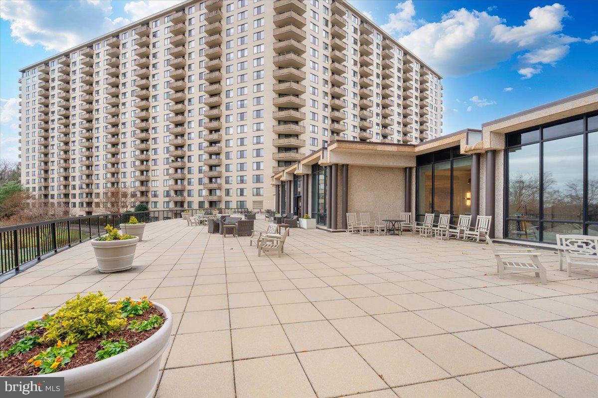 PROMENADE TOWERS - Residential