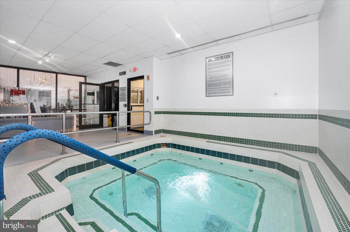 PROMENADE TOWERS - Residential