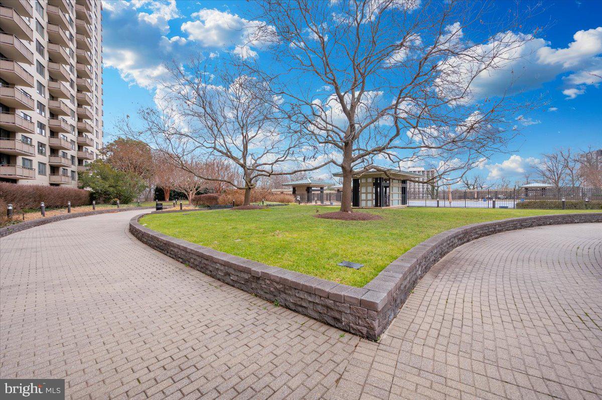 PROMENADE TOWERS - Residential