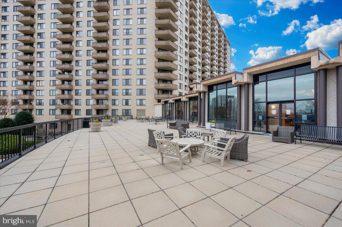 PROMENADE TOWERS - Residential