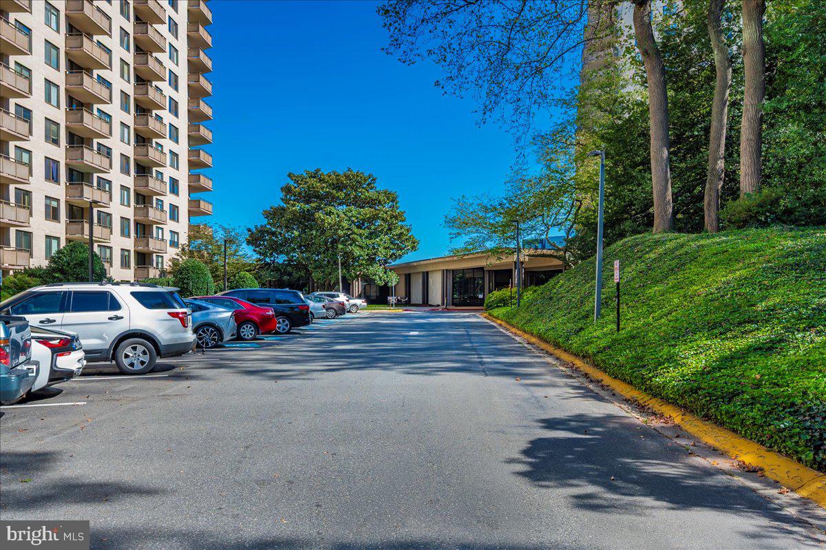 PROMENADE TOWERS - Residential