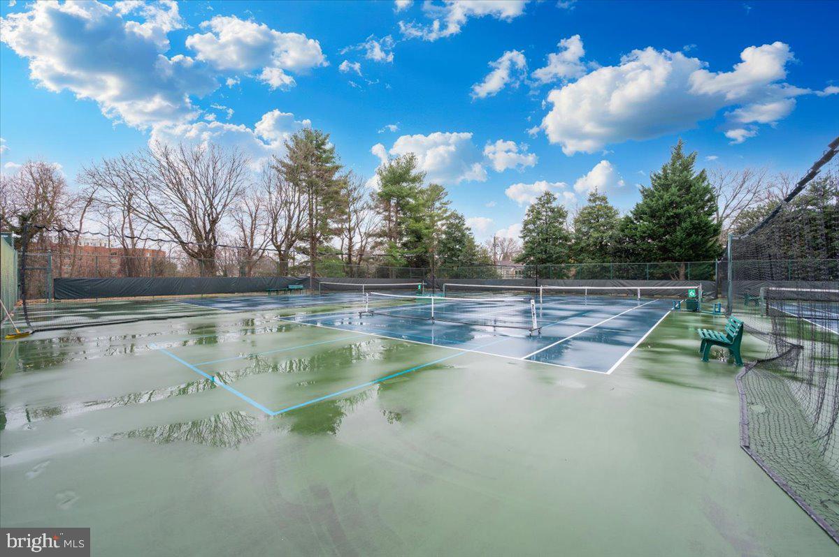 PROMENADE TOWERS - Residential