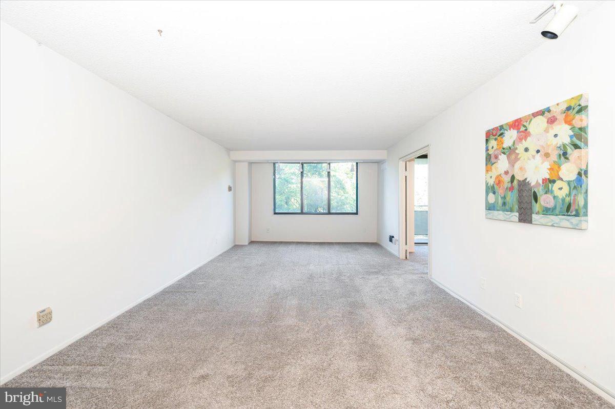 PROMENADE TOWERS - Residential