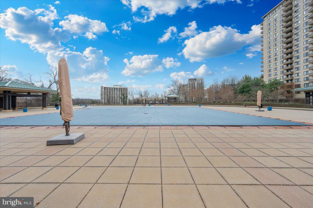 PROMENADE TOWERS - Residential