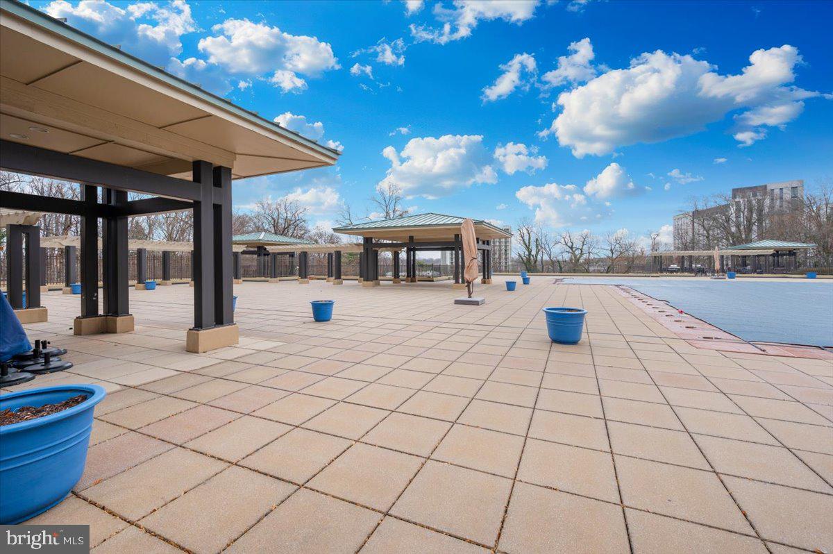 PROMENADE TOWERS - Residential