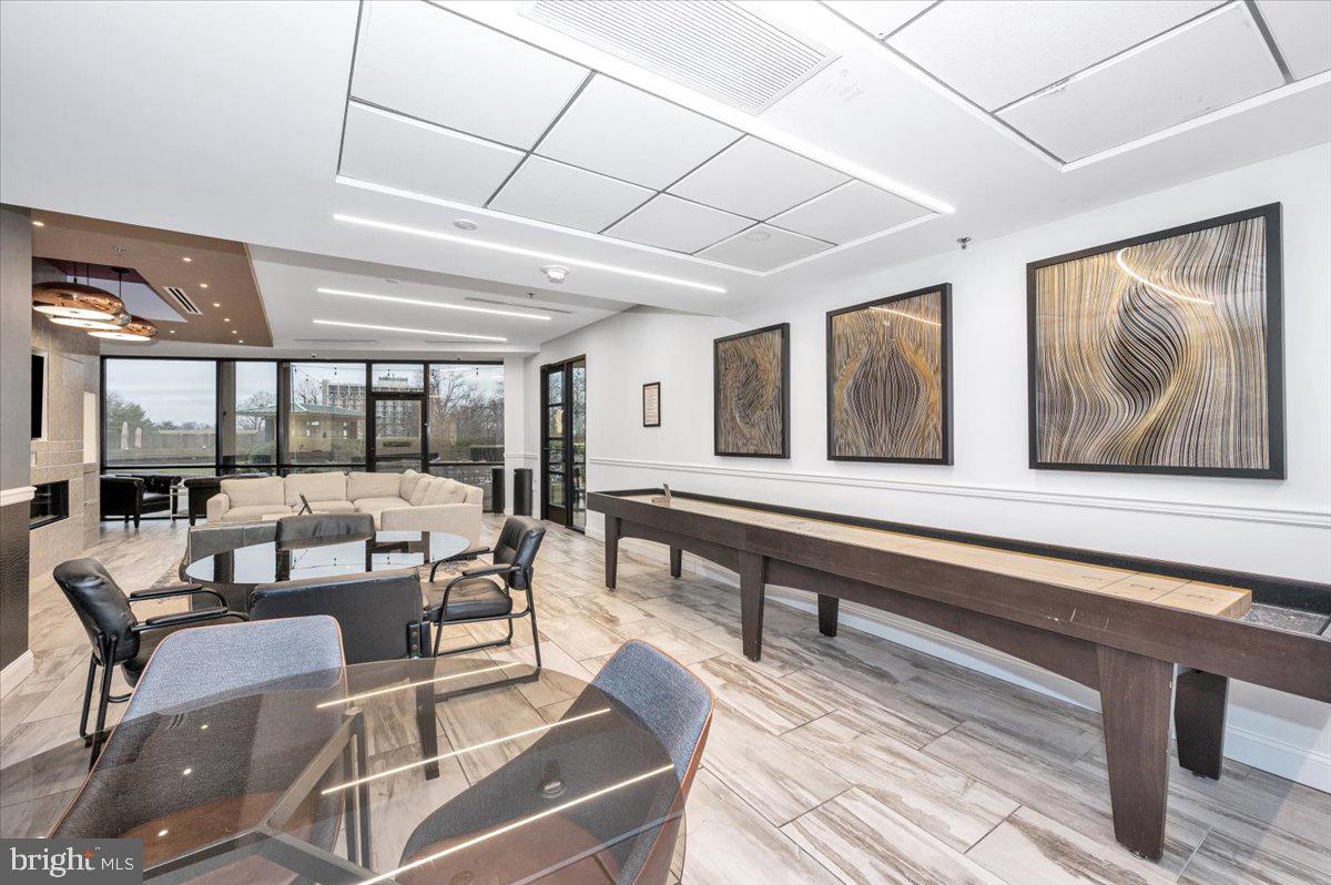 PROMENADE TOWERS - Residential