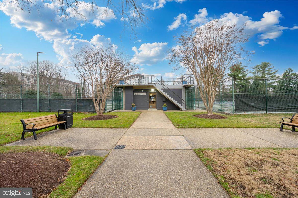 PROMENADE TOWERS - Residential