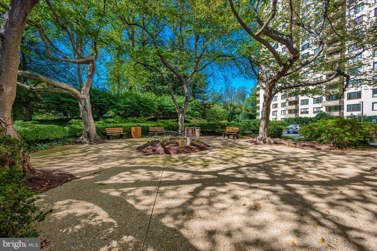 PROMENADE TOWERS - Residential