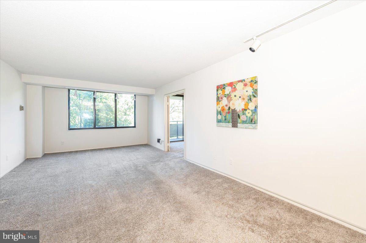 PROMENADE TOWERS - Residential