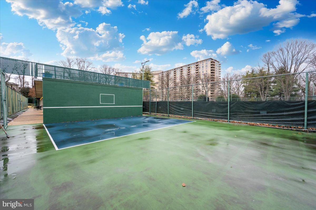 PROMENADE TOWERS - Residential