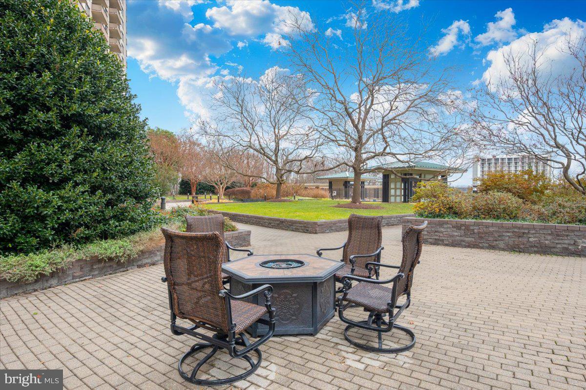 PROMENADE TOWERS - Residential