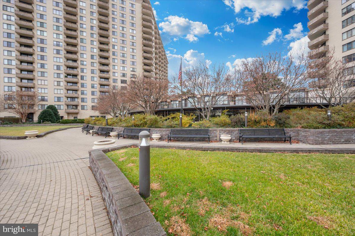 PROMENADE TOWERS - Residential