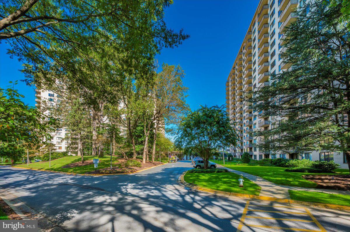 PROMENADE TOWERS - Residential