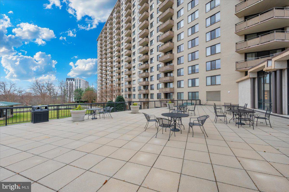 PROMENADE TOWERS - Residential