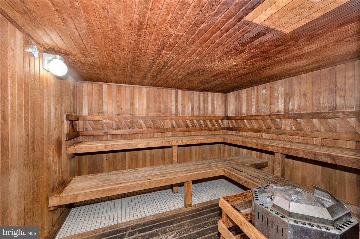 PROMENADE TOWERS - Residential