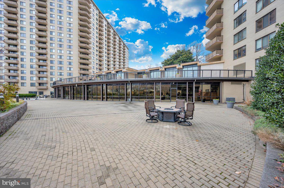 PROMENADE TOWERS - Residential