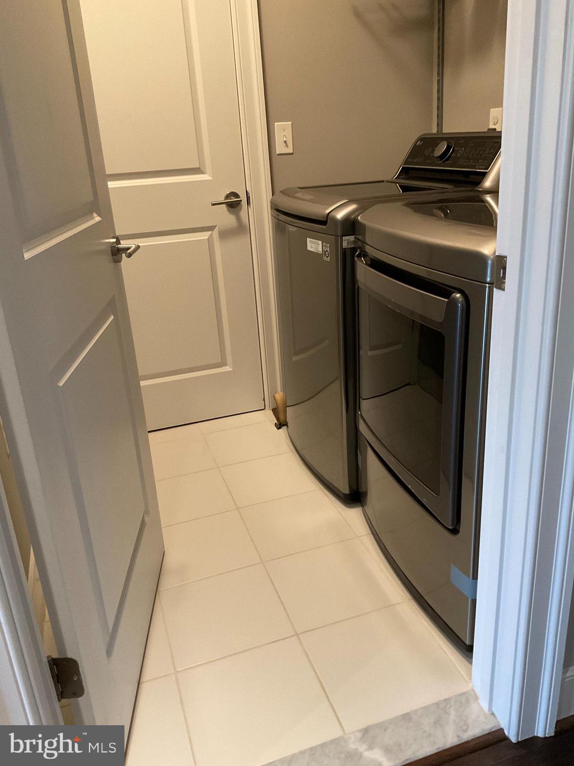 LANSDOWNE TOWN CENTER - Residential Lease