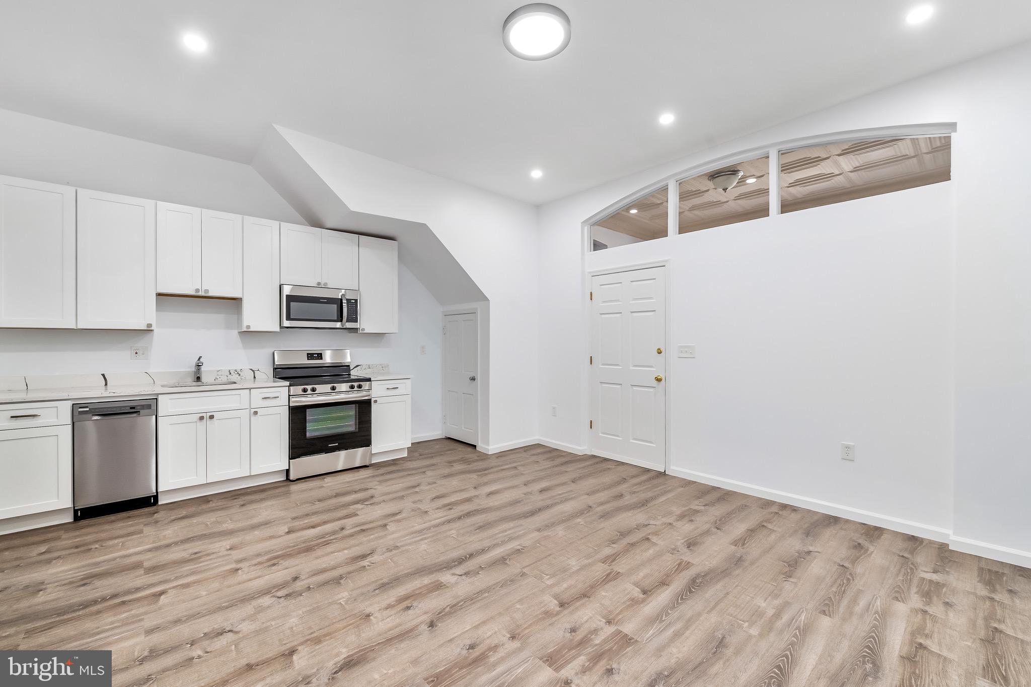 665 WASHINGTON BOULEVARD FIRST FLOOR