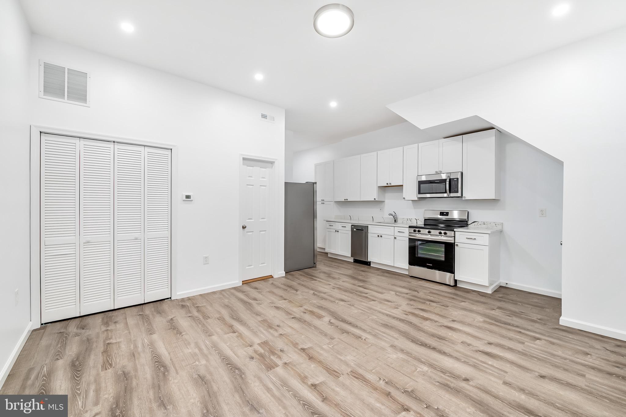 665 WASHINGTON BOULEVARD FIRST FLOOR