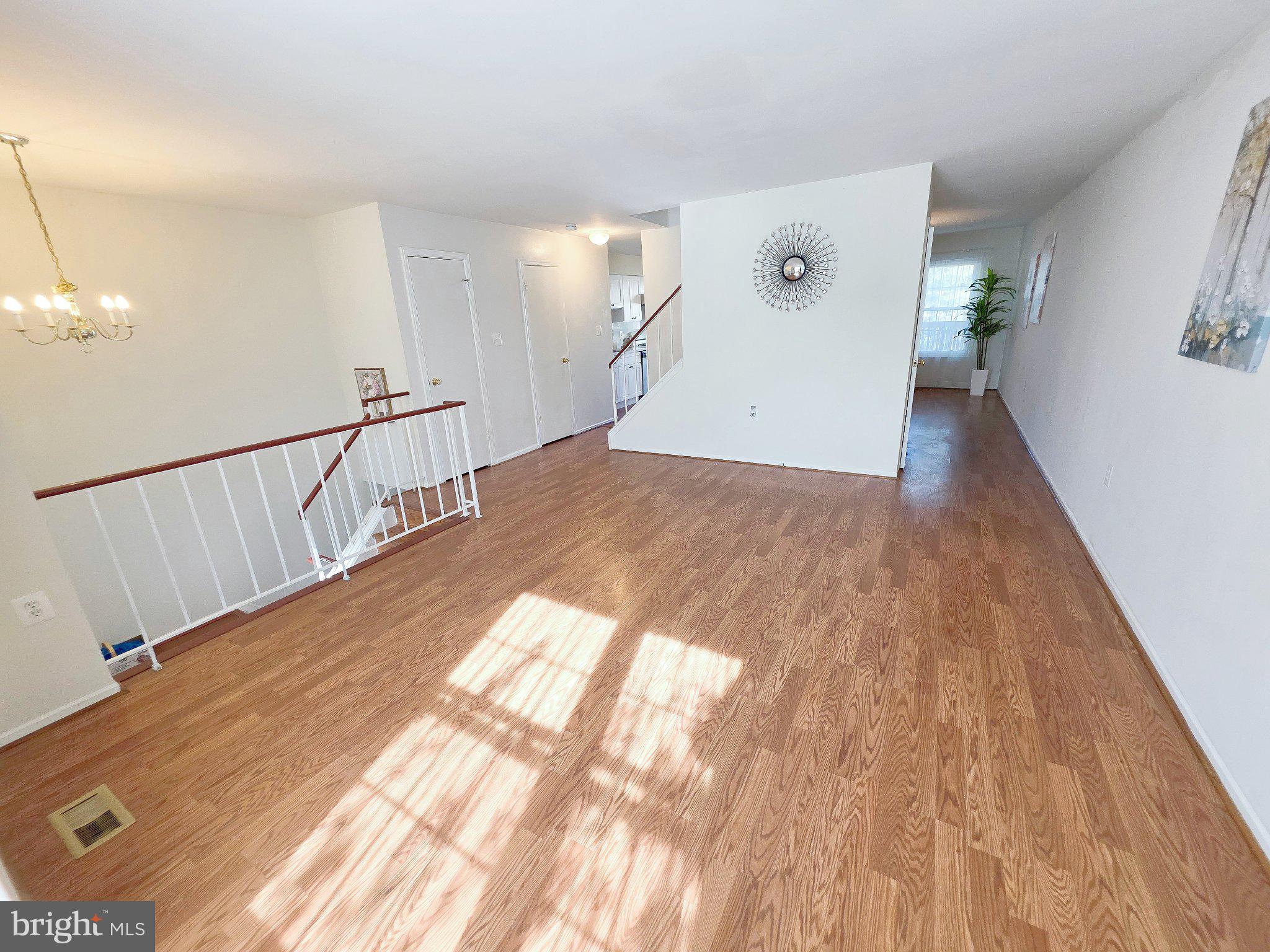4 NARROWLEAF COURT