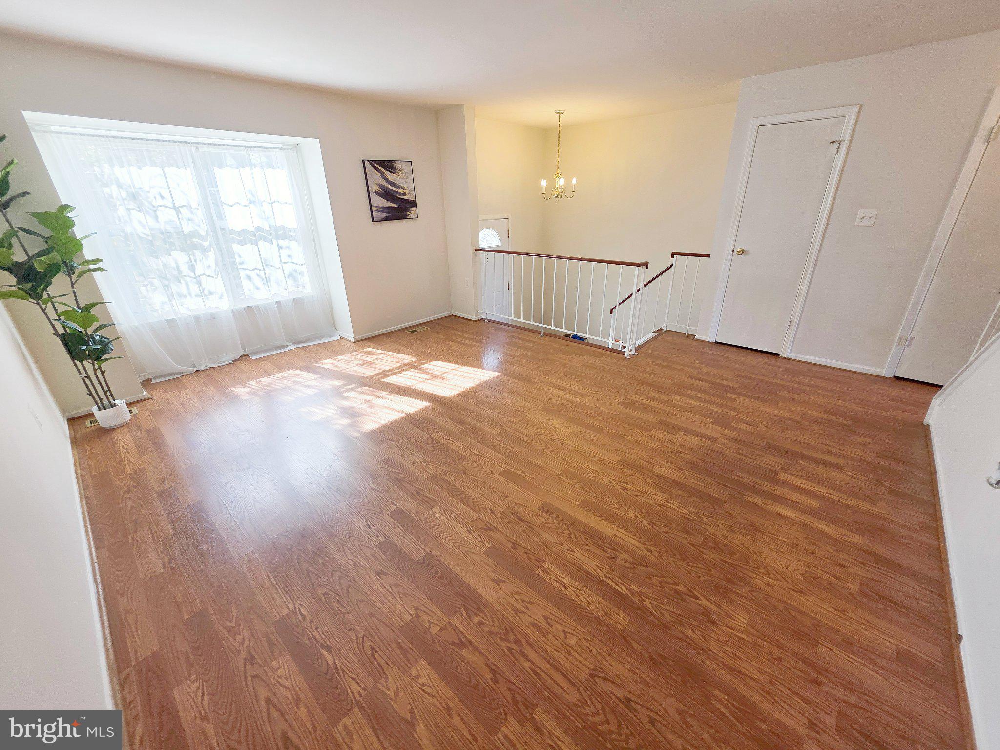 4 NARROWLEAF COURT