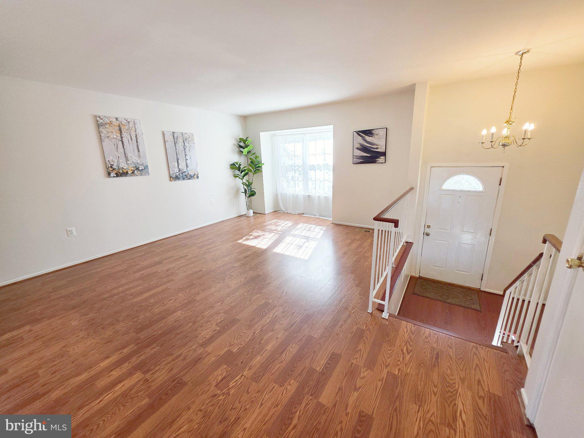 4 NARROWLEAF COURT