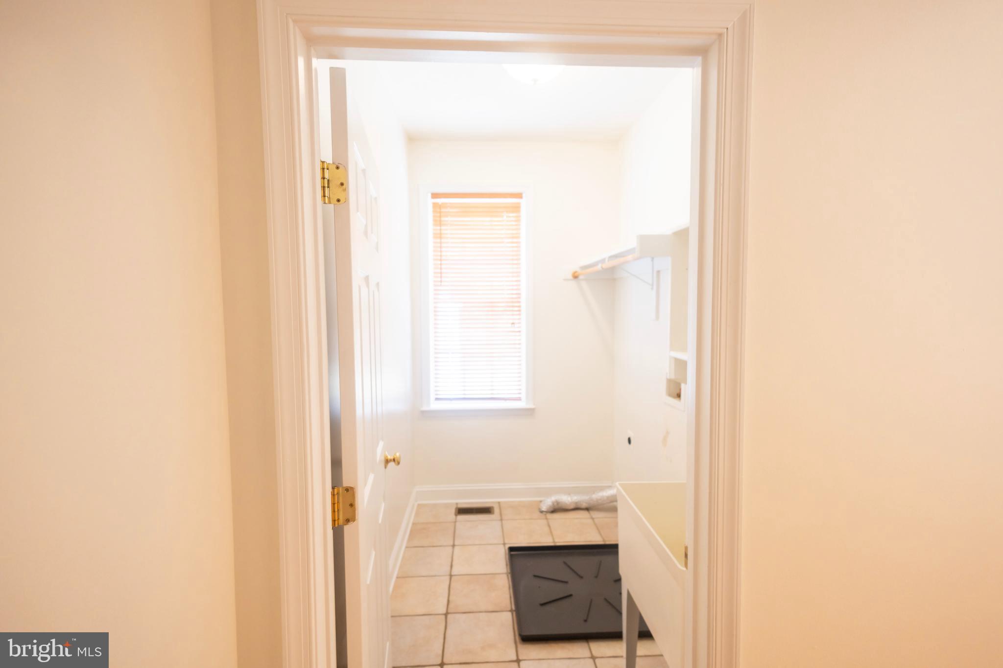 LAKE JAMESON - Residential