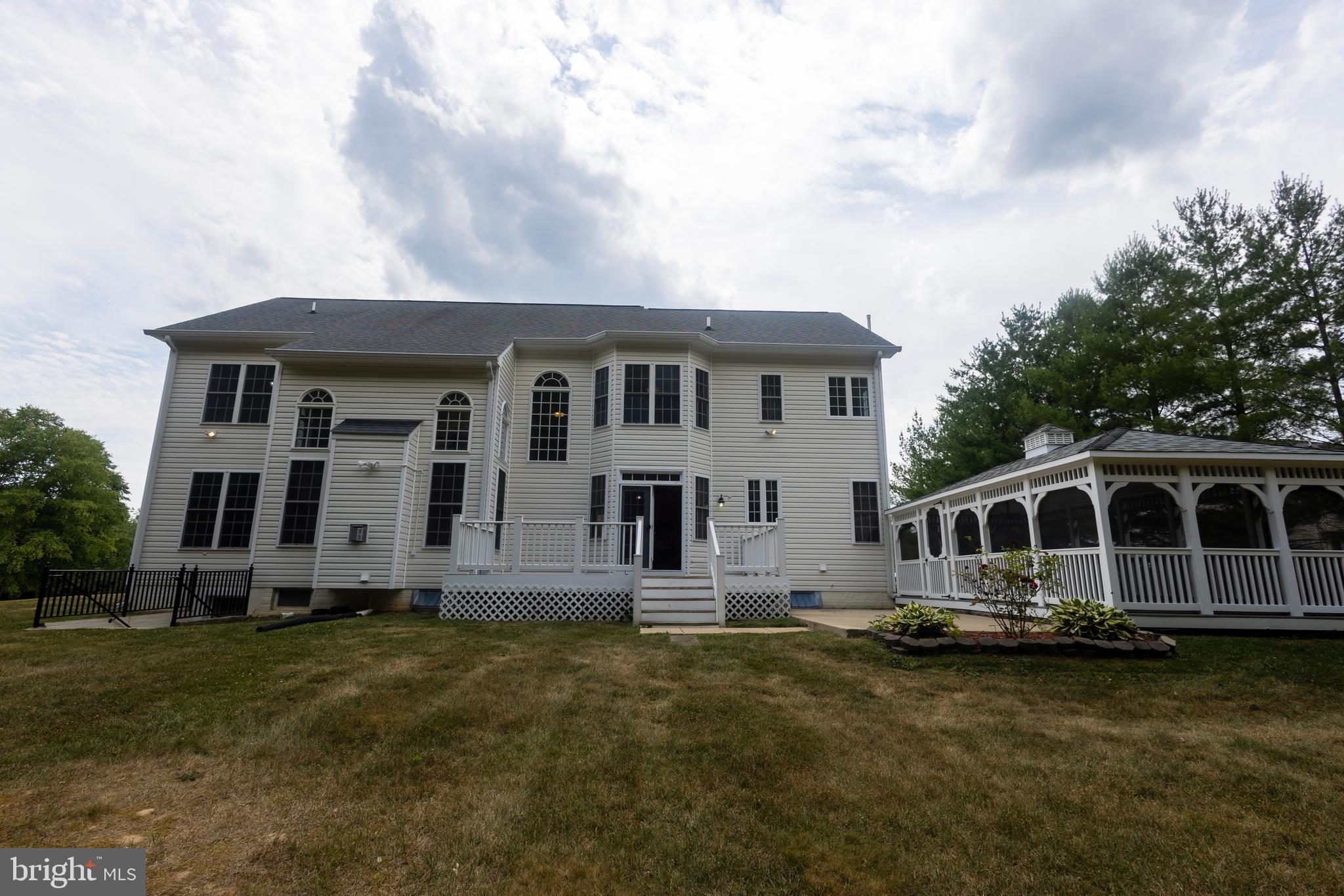 LAKE JAMESON - Residential