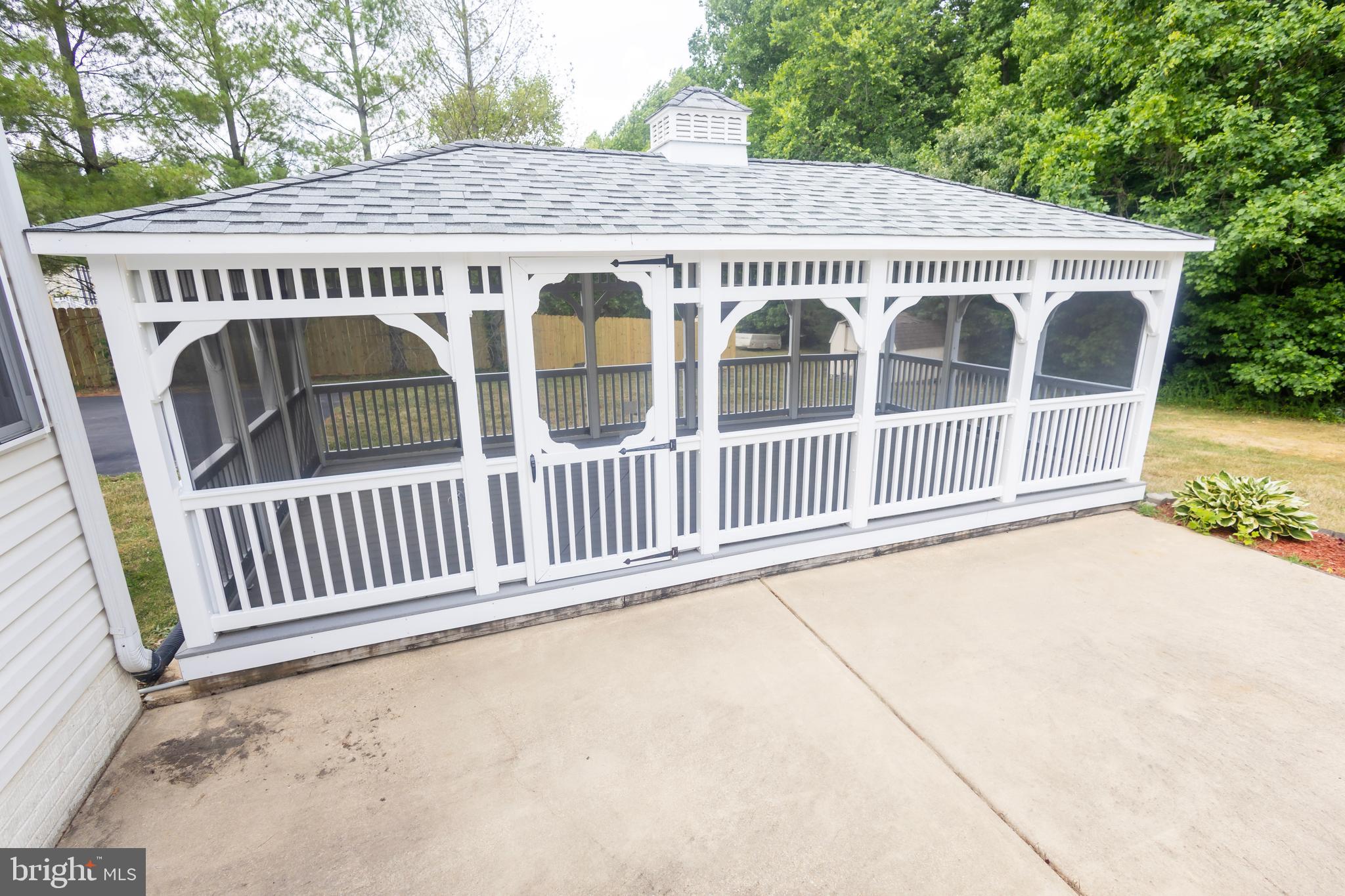 LAKE JAMESON - Residential