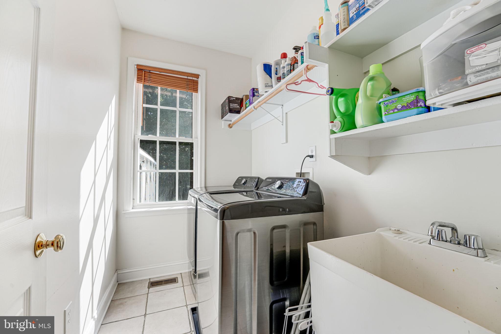 LAKE JAMESON - Residential