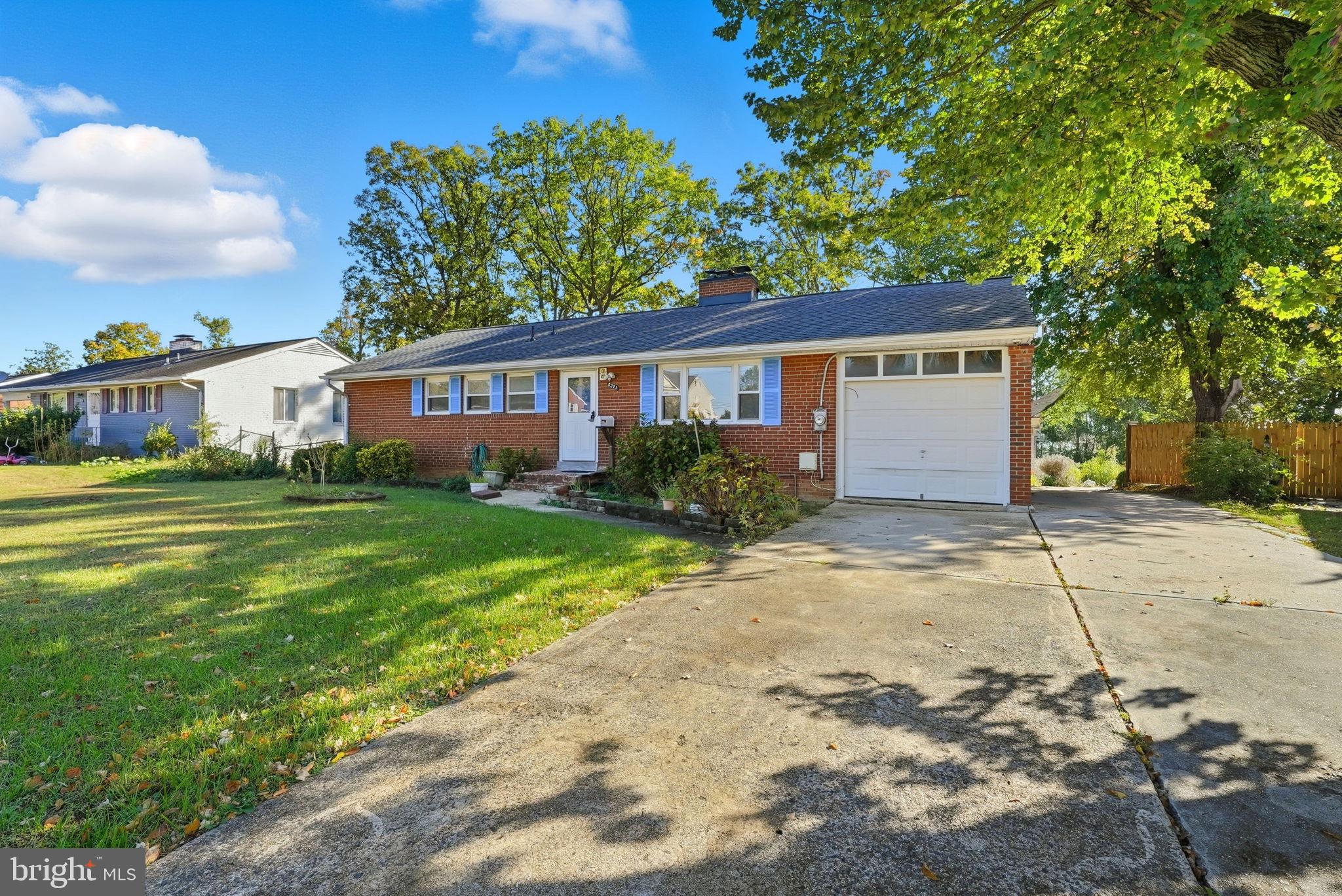 6221 HIBBLING AVENUE