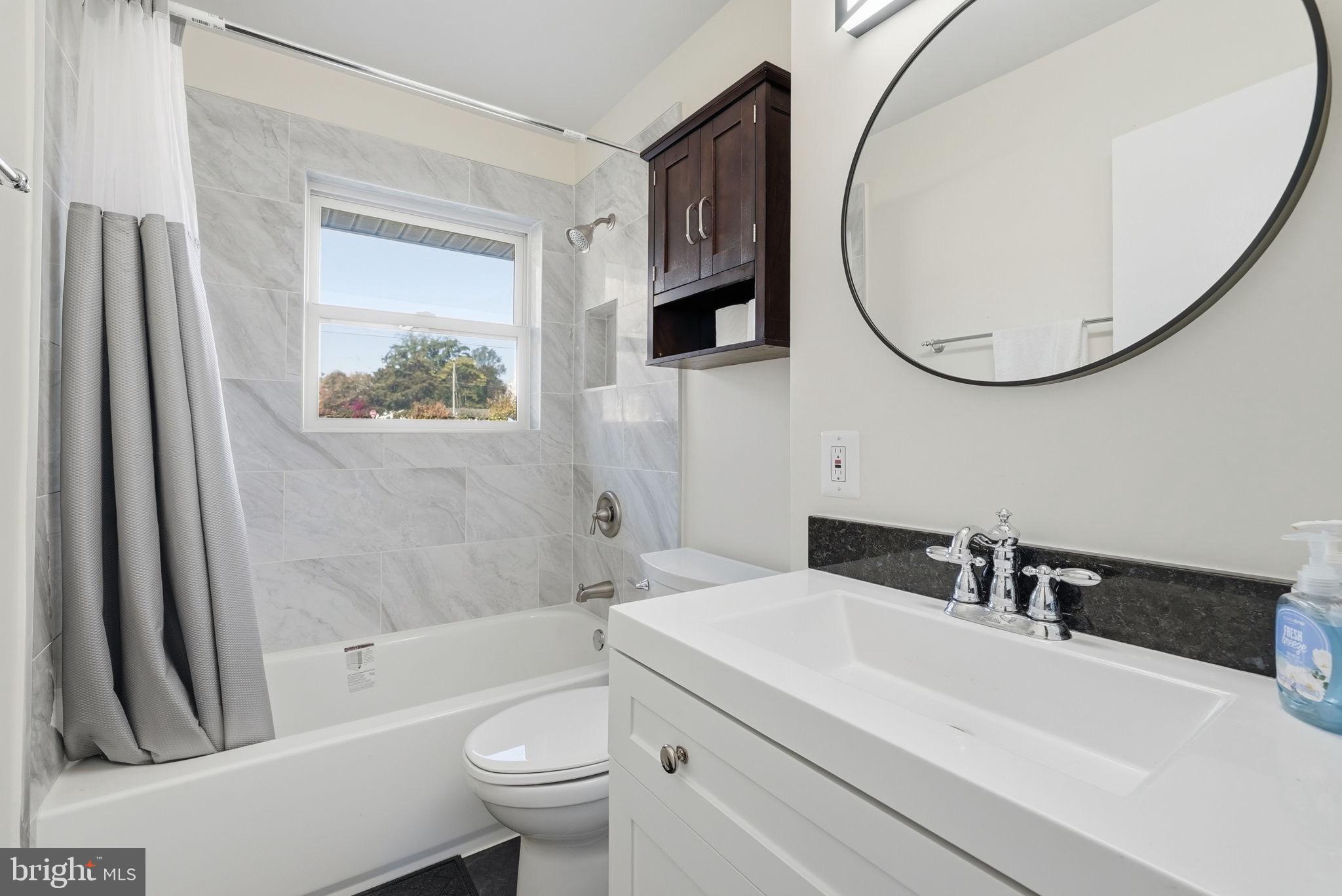 6221 HIBBLING AVENUE