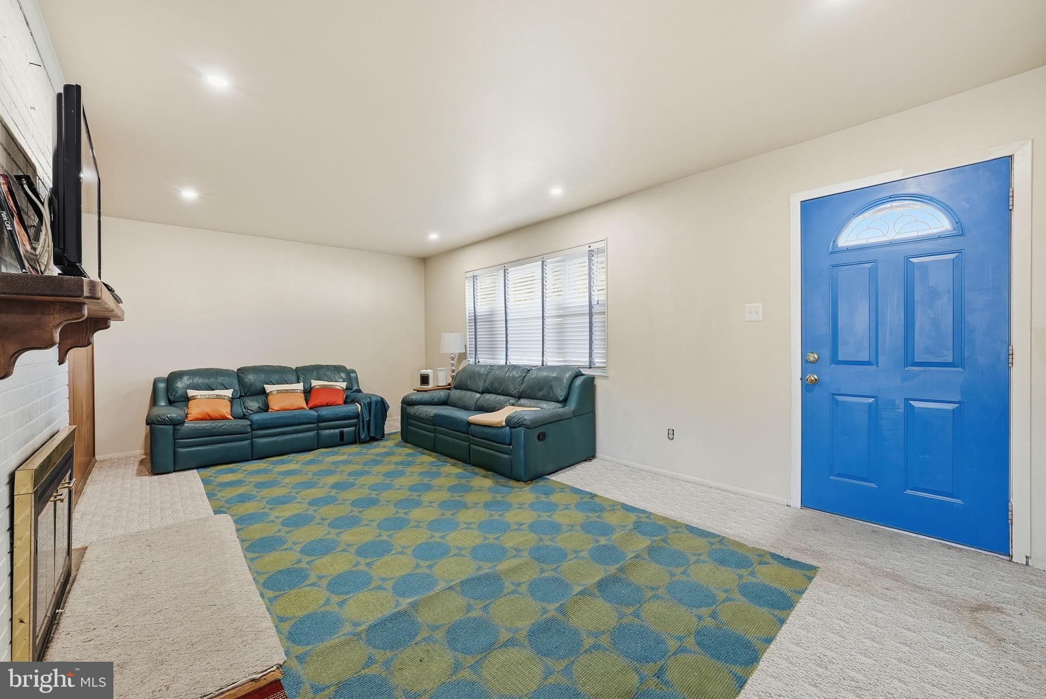 6221 HIBBLING AVENUE